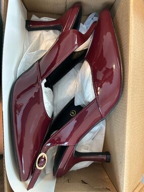 Burgundy closed pointed toe kitten heel